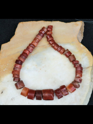 46 perles antiques en cornaline 