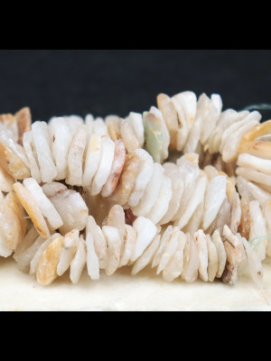 Fil de 198 perles antiques en quartz