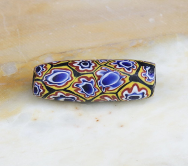 Commerce africain perles anciennes baguées millefiori verre vénitien